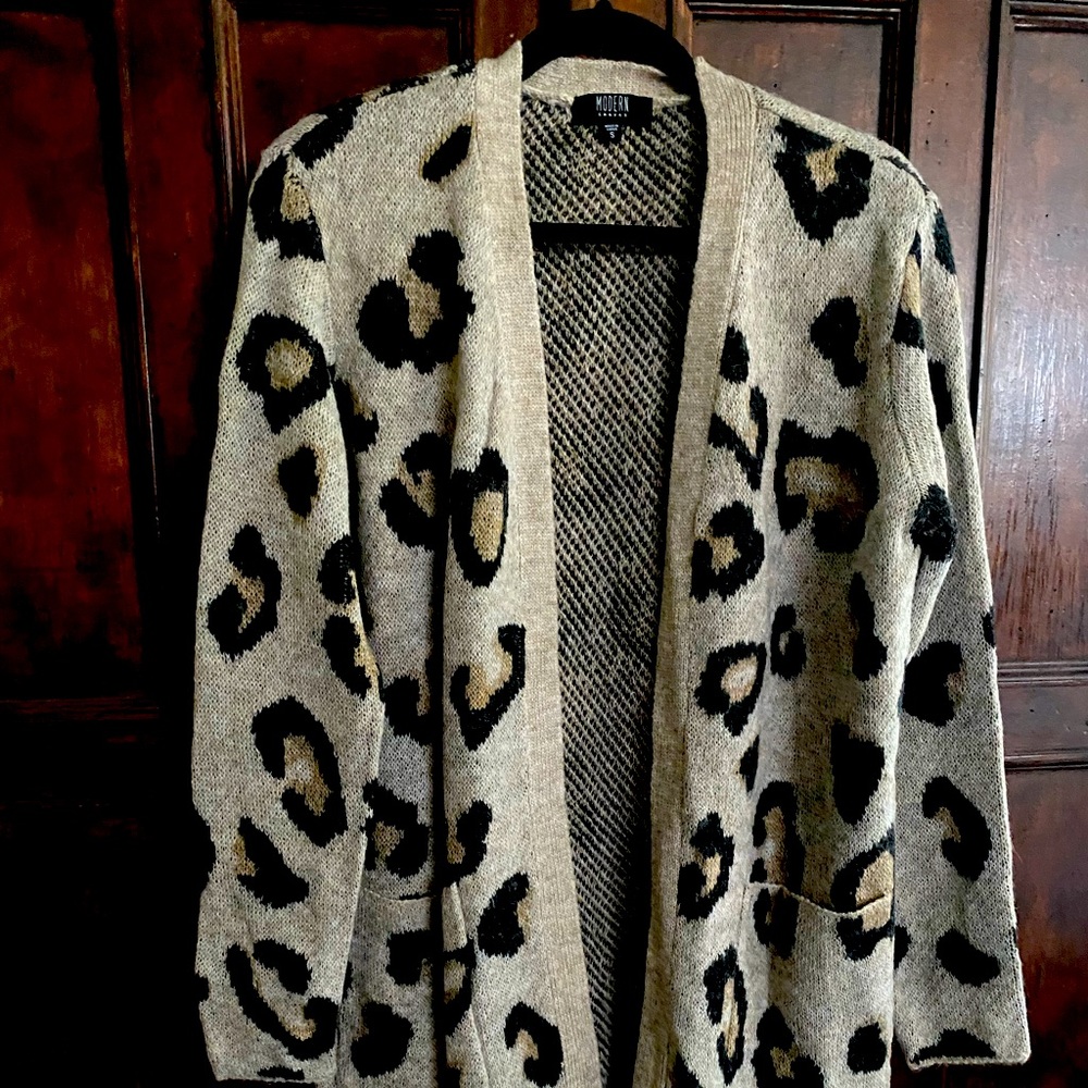 Modern Canvas Cheetah Print Shawl with pockets size S, Never Worn